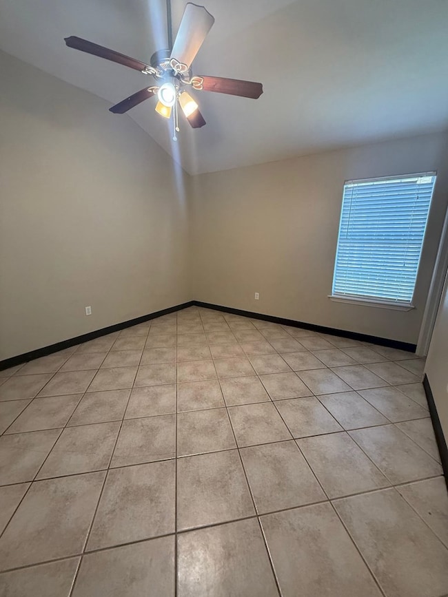 916 S Kossuth St unit B, Rockport, TX 78382 - photo 7