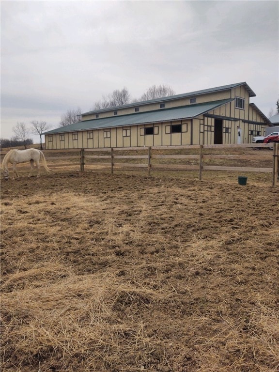 Barn & fenced area