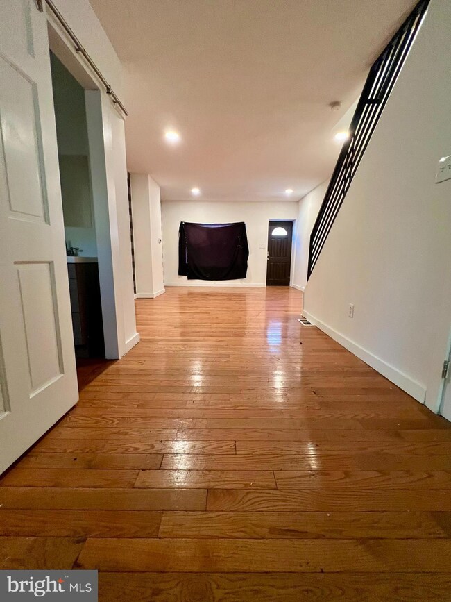 1543 S Lecount St, Philadelphia, PA 19146 - photo 5