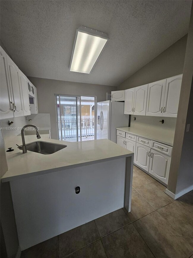 2527 W 76th St unit 208, Hialeah, FL 33016 - photo 6