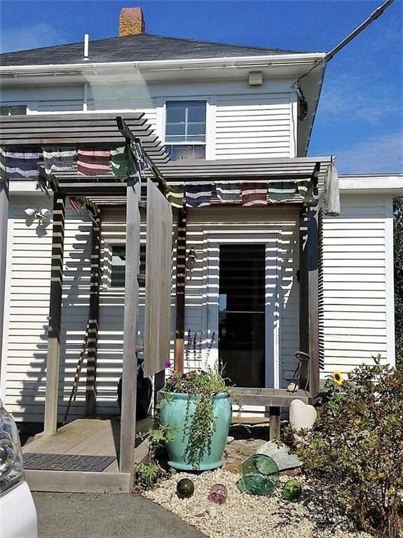 Entrance to home at the end of Mel's...