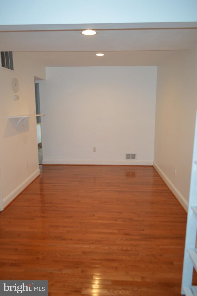 12140 Dove Cir, Laurel, MD 20708 - photo 6