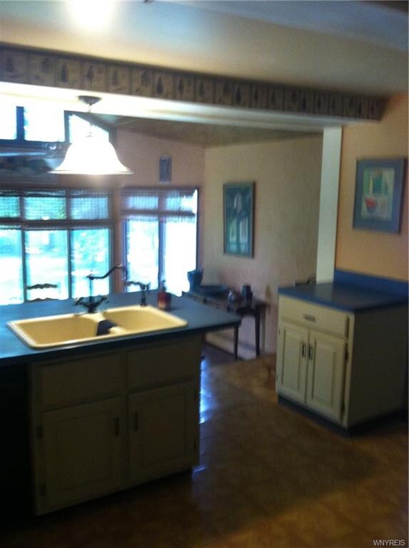 Two tier open floor plan in Kitchen
