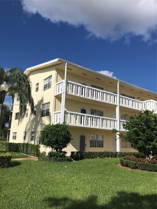 29 Dorset A unit A, Boca Raton, FL 33434 - photo 2