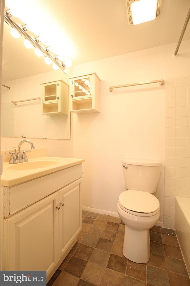 515-19 S 12th St unit 14, Philadelphia, PA 19147 - photo 6