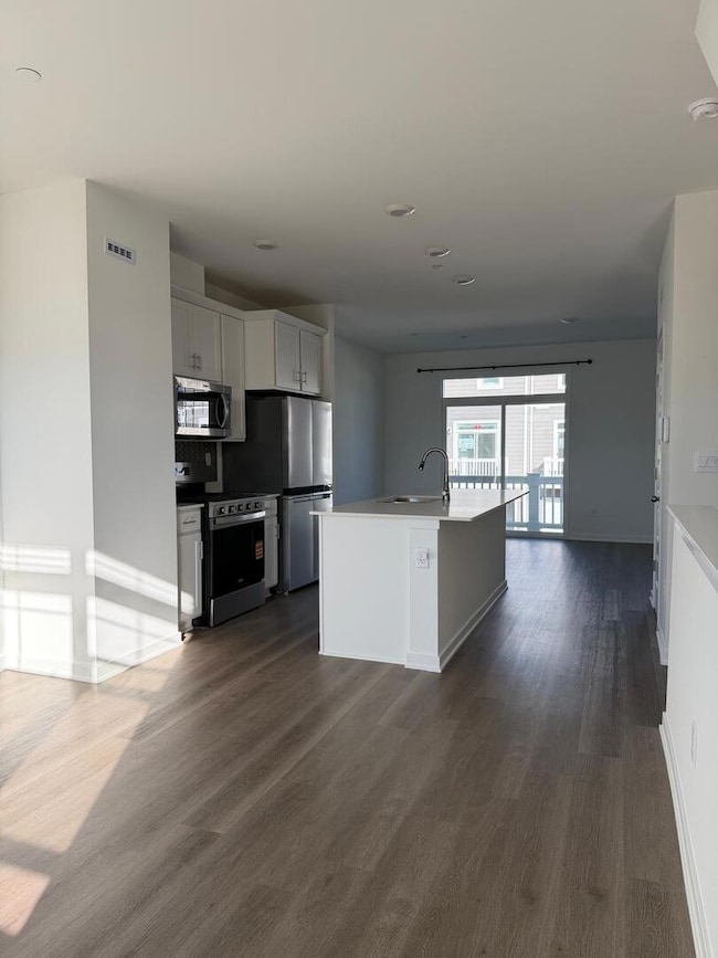 2167 Yellowstone Blvd, Mundelein, IL 60060 - photo 5