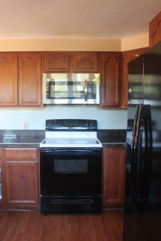 Kitchen Range and Microwave Exterior