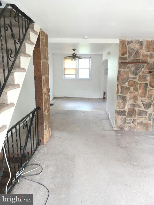 1165 Oakwood Dr, Glenolden, PA 19036 - photo 4