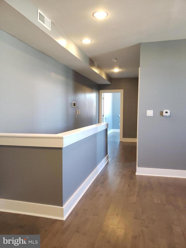 2001 S 17th St unit FLR 3, Philadelphia, PA 19145 - photo 2