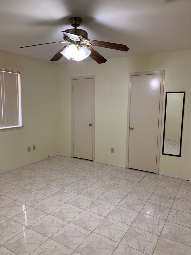 9446 Carmalee St, Houston, TX 77075 - photo 6