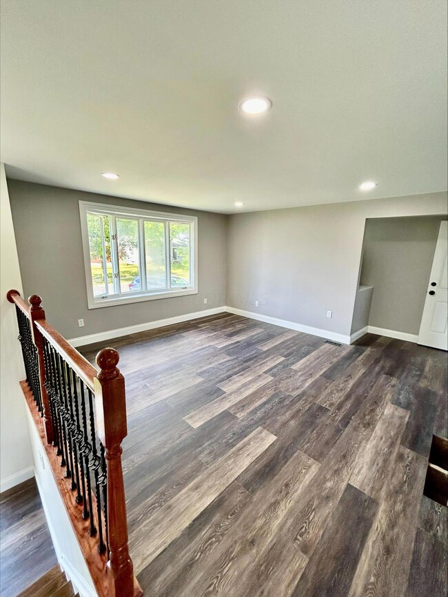 3901 Briggs Rd, Columbus, OH 43228 - photo 4