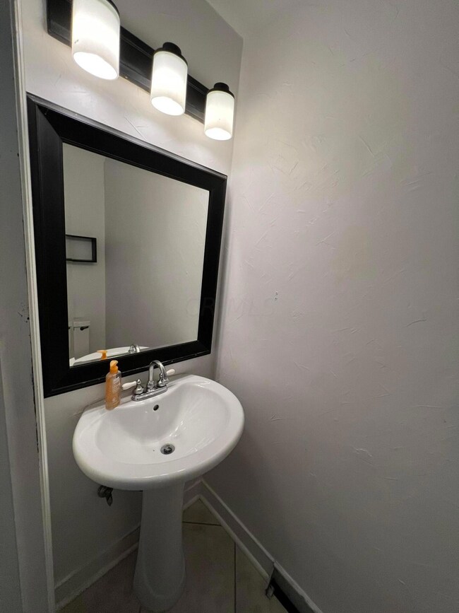 1911 Walden Dr, Columbus, OH 43229 - photo 2