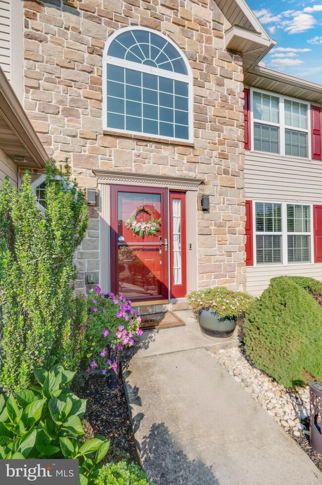 1014 Victoria Dr, Reading, PA 19605 - photo 3