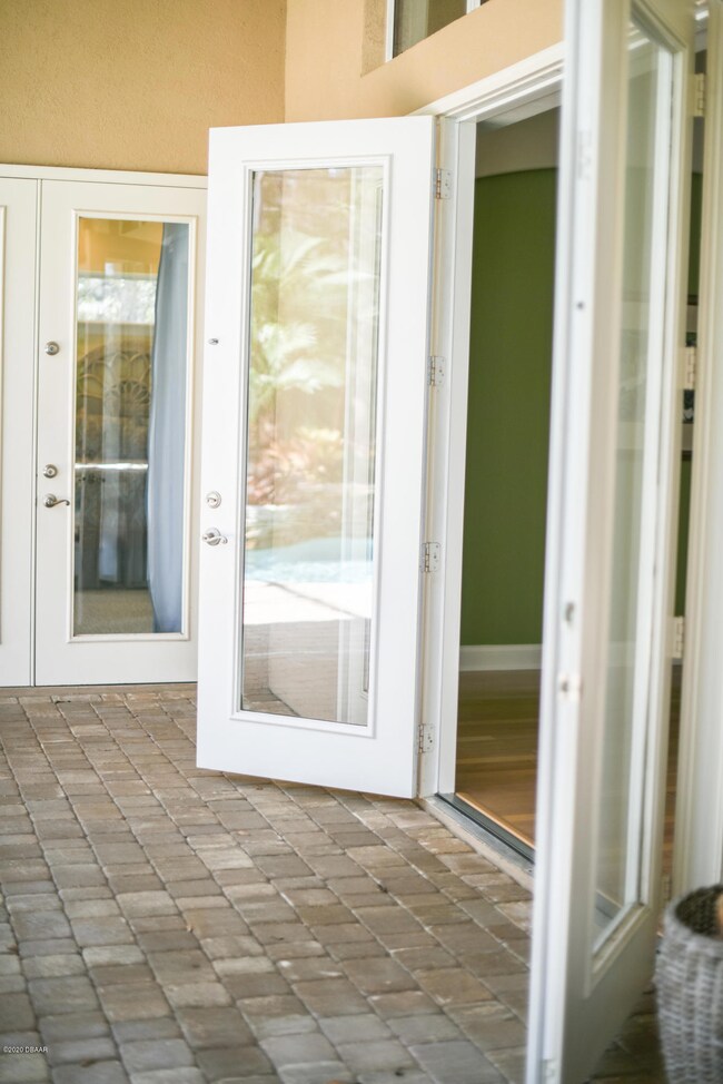 6 - Doors to Lanai