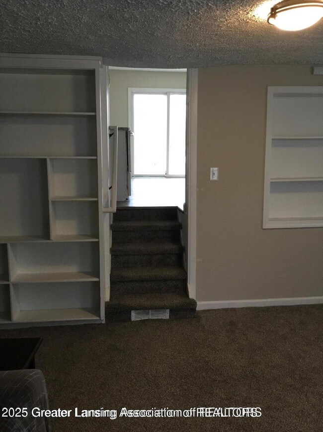 4615 Hughes Rd, Lansing, MI 48910 - photo 6