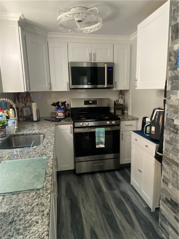 26 Kenway Ave, Warwick, RI 02889 - photo 3