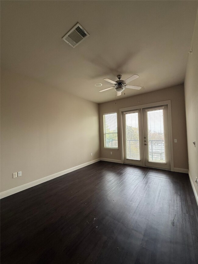 908 N Bishop Ave unit 2-301, Dallas, TX 75208 - photo 5