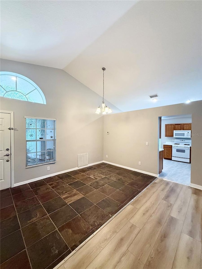 31138 Harthorn Ct, Wesley Chapel, FL 33543 - photo 3