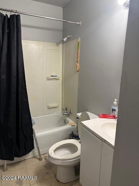 203 Carlton Bathroom