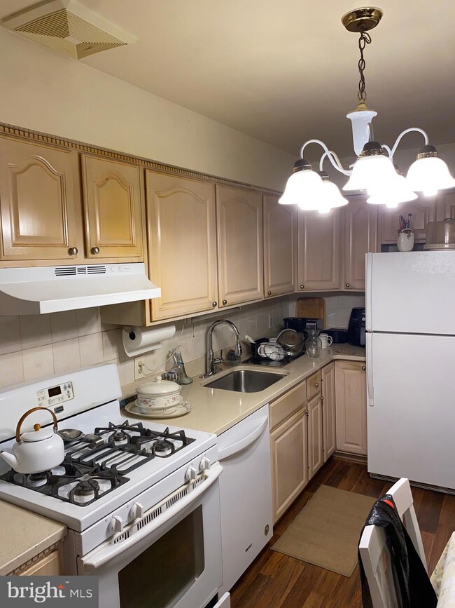 2311 Olson St unit 202A, Temple Hills, MD 20748 - photo 4