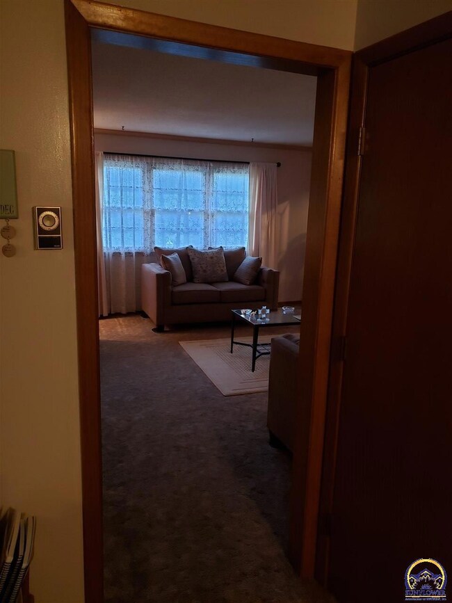 3419 SW James St, Topeka, KS 66614 - photo 4