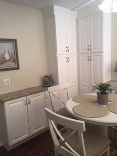 Eat-in kitchen