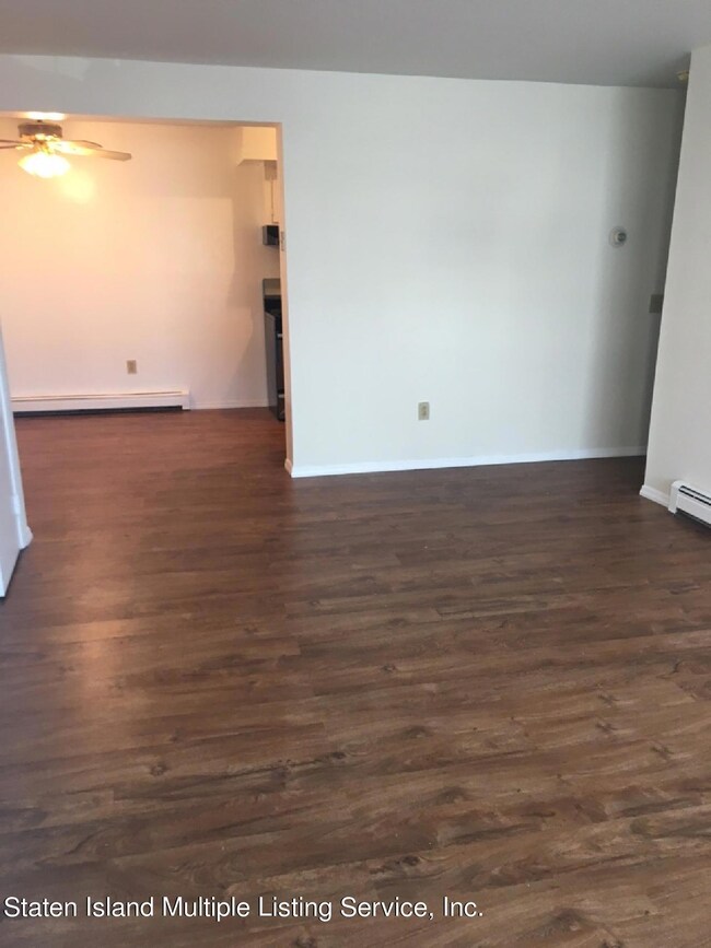 68 Daffodil Ln unit 111, Staten Island, NY 10314 - photo 3