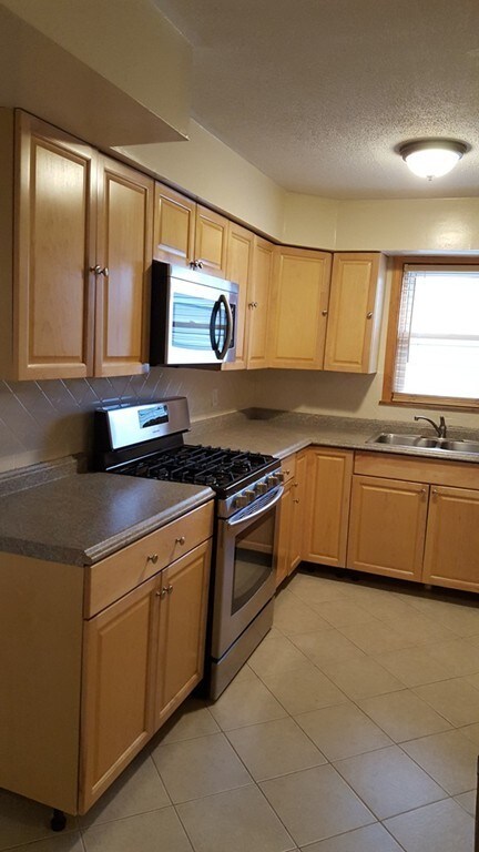 82 Grand St unit 2, Lowell, MA 01851 - photo 3