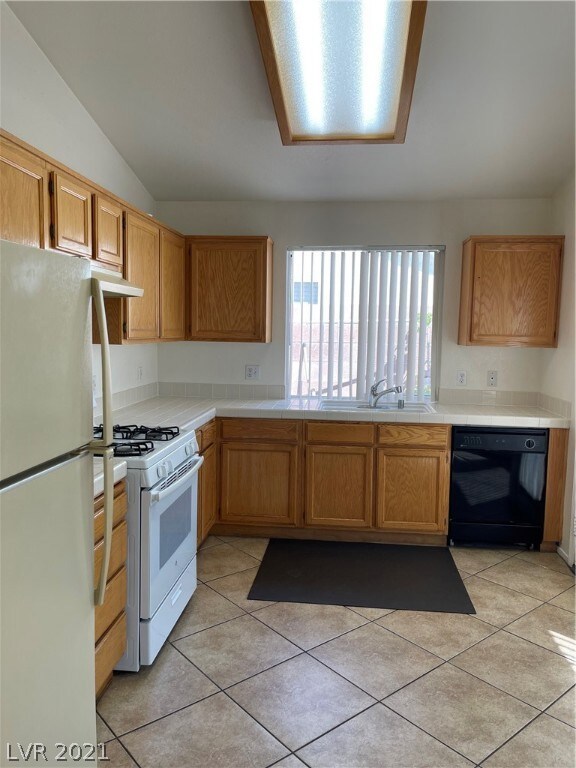 1900 Klamath Falls Way, Las Vegas, NV 89128 - photo 5