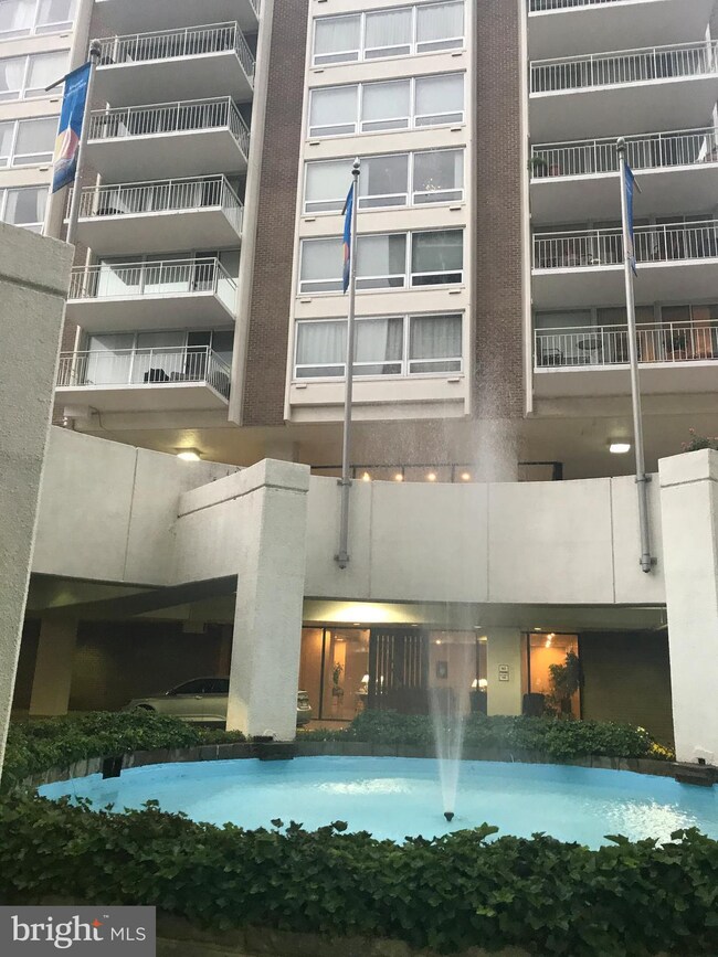 Riverside unit B317, Washington, DC 20024 - photo 2