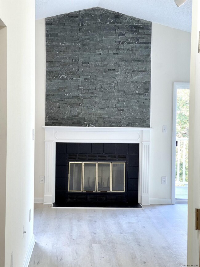 607 Cambridge Manor Dr unit 607, Schenectady, NY 12302 - photo 6