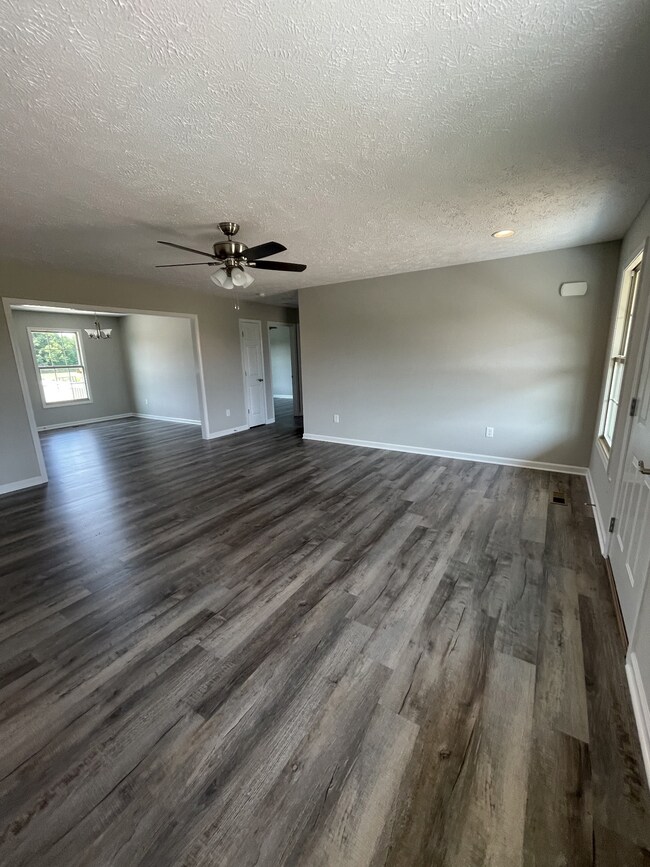 1065 Indian Springs Cir, Manchester, TN 37355 - photo 4