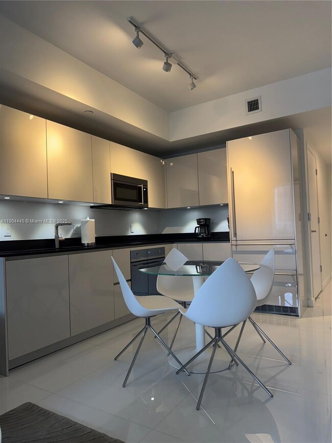 1010 Brickell Ave unit 2510, Miami, FL 33131 - photo 4