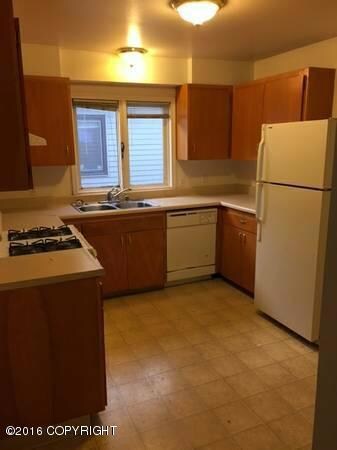 1507 W 45th Ave unit 4, Anchorage, AK 99503 - photo 2