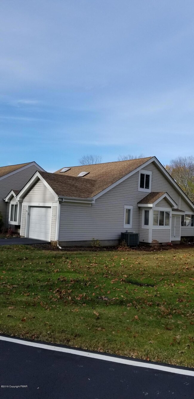 111 Duck Hollow Cir, Stroudsburg, PA 18360 - photo 3