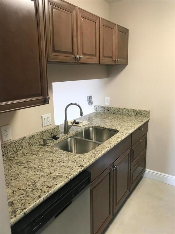 1758 Abbey 204 Rd unit 204, West Palm Beach, FL 33415 - photo 6