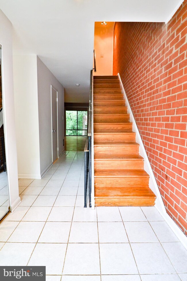 10811 Deborah Dr, Potomac, MD 20854 - photo 4