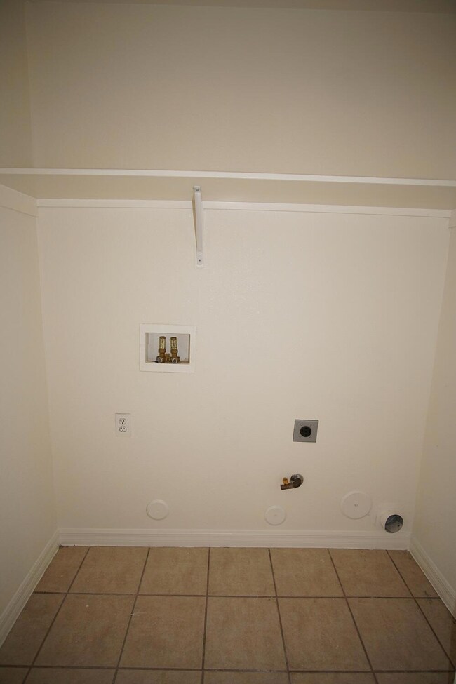 2413 Tremont Ave unit C1, El Paso, TX 79930 - photo 7