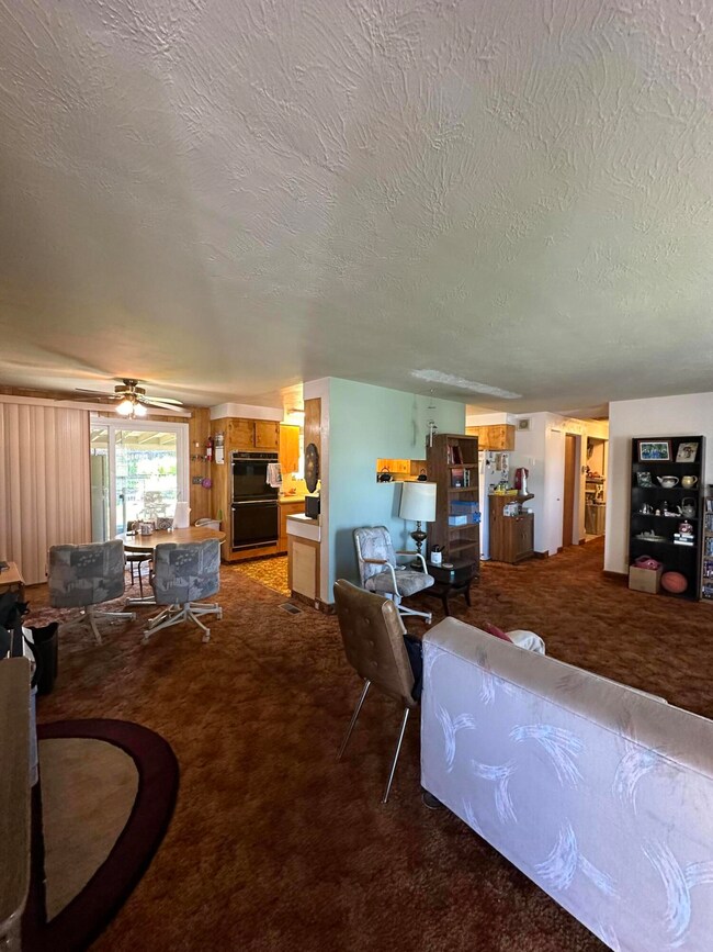 Family room to dining/kitchen
