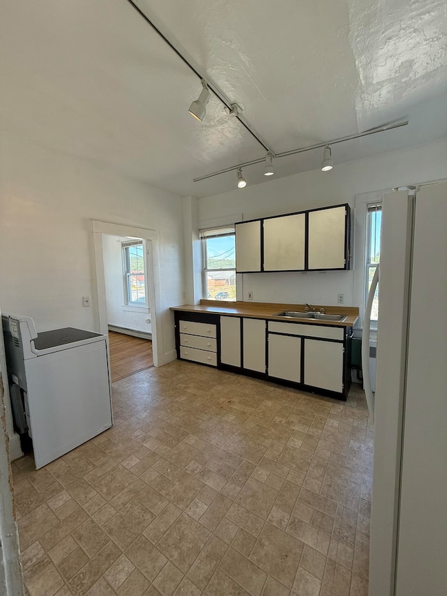 9 Depot St, Newport, NH 03773 - photo 5