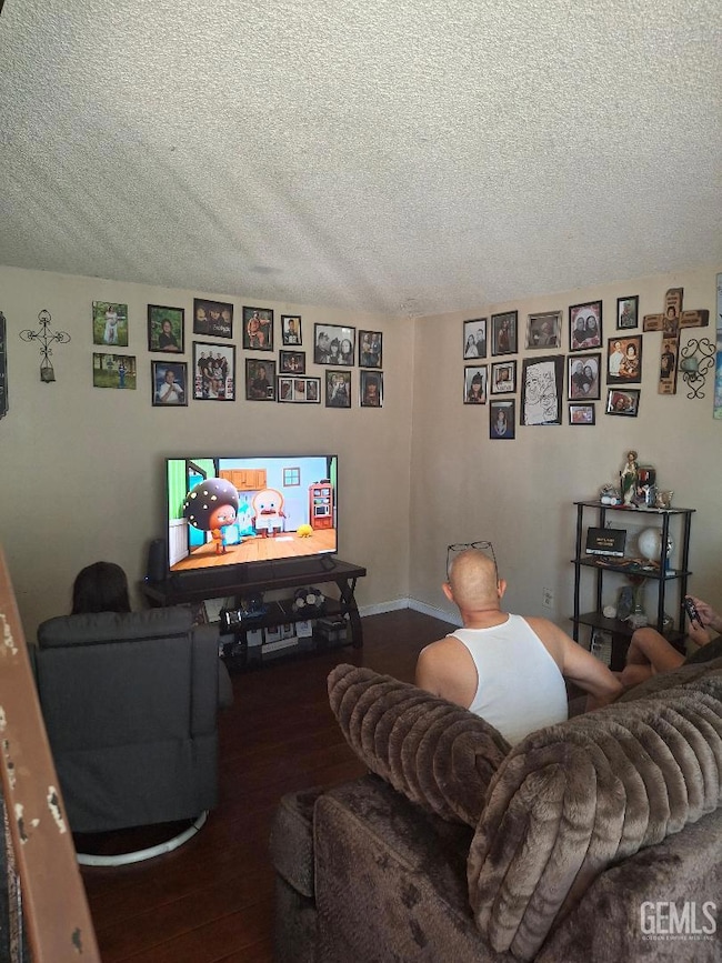 6021 Almendra Ave unit B, Bakersfield, CA 93309 - photo 2