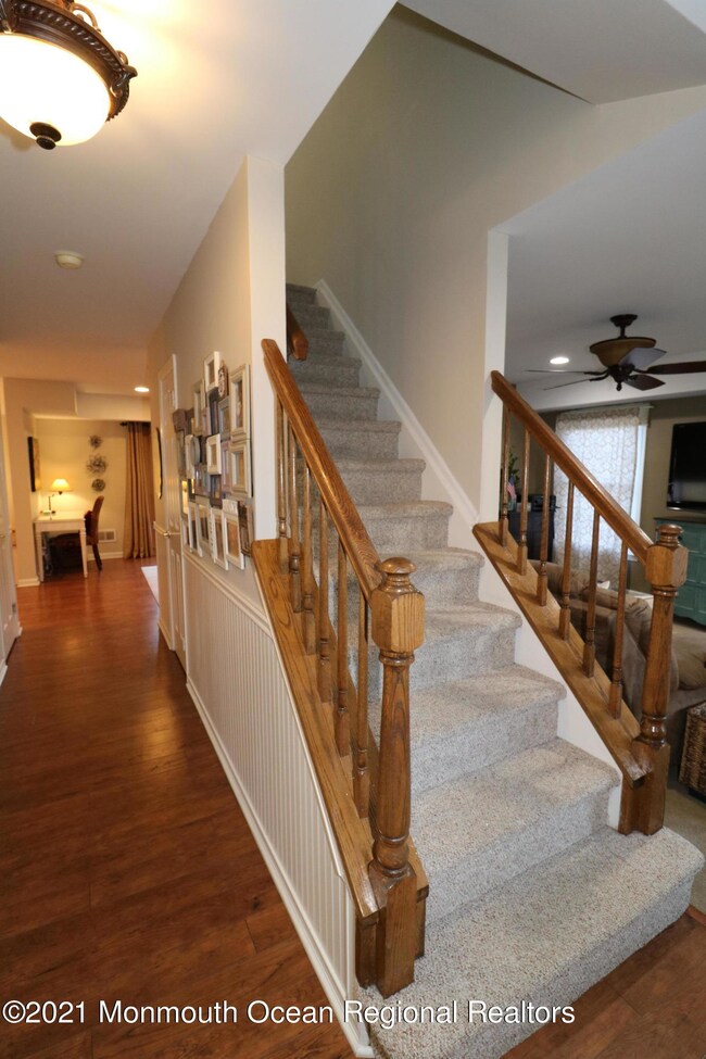 31 Marc Dr, Manalapan, NJ 07726 - photo 4