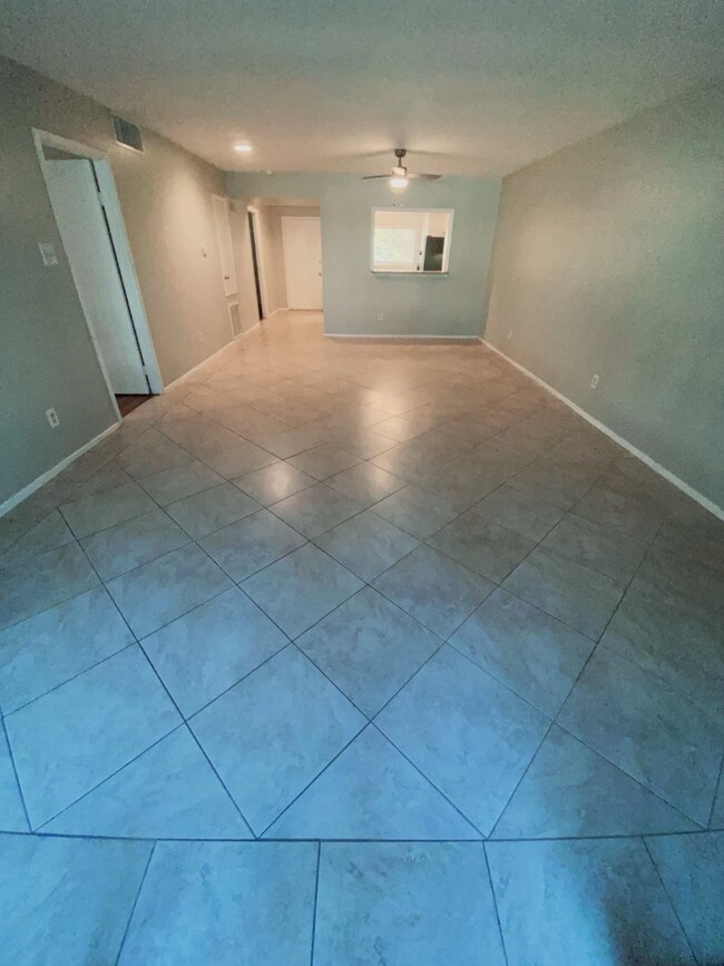 2210 Dorrington St unit 205, Houston, TX 77030 - photo 2