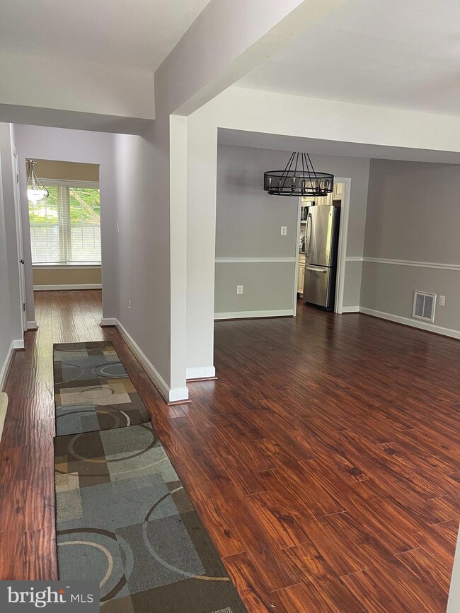 8094 Sleepy View Ln, Springfield, VA 22153 - photo 4