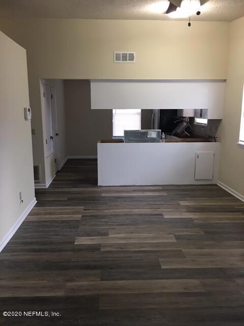 2544 Hidden Village Dr, Jacksonville, FL 32216 - photo 5