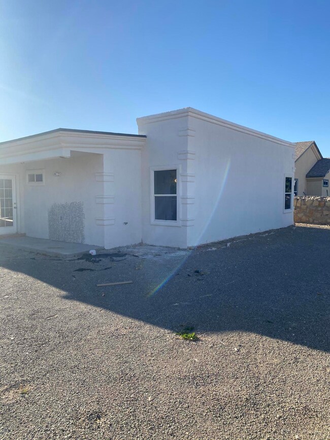 14281 Desert Stone Dr, Horizon City, TX 79928 - photo 2