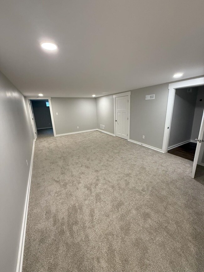 1114 W 17th Ave, Hutchinson, KS 67501 - photo 6