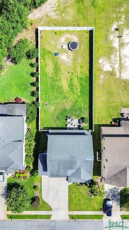 Back of lots extends past the back of fence