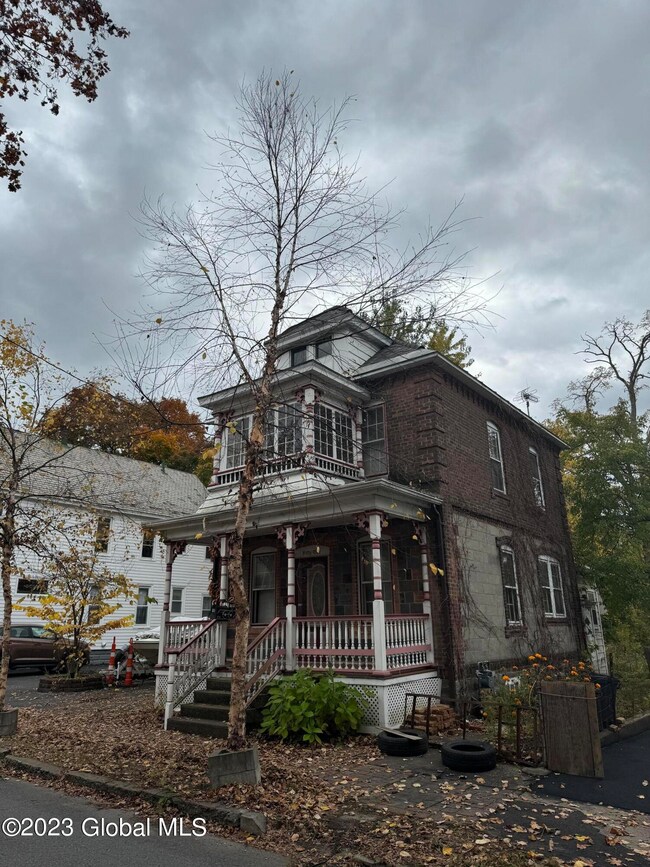 51 Wyllie St, Schenectady, NY 12307 - photo 2