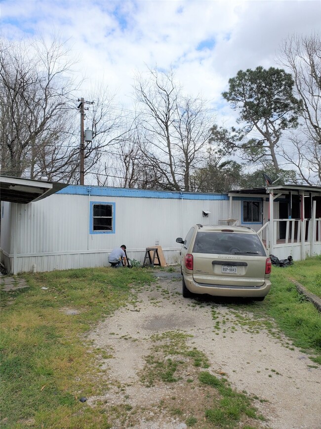 11018 Cora St, Houston, TX 77088 - photo 3